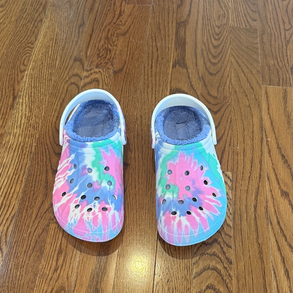CROCS women’s Tie-Dye Lined Clog - Pink, Blue, Green - Picture 2 of 4